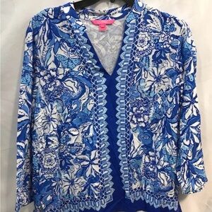 Lilly Pulitzer Blue and White Floral Blouse Sz Lg EUC